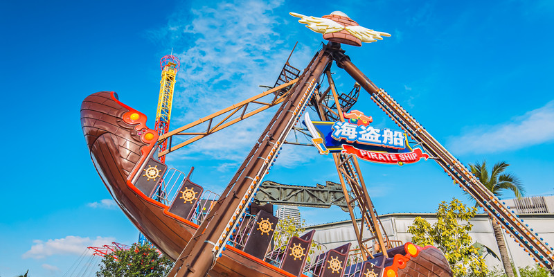 What safety measures are required for pirate ship rides?